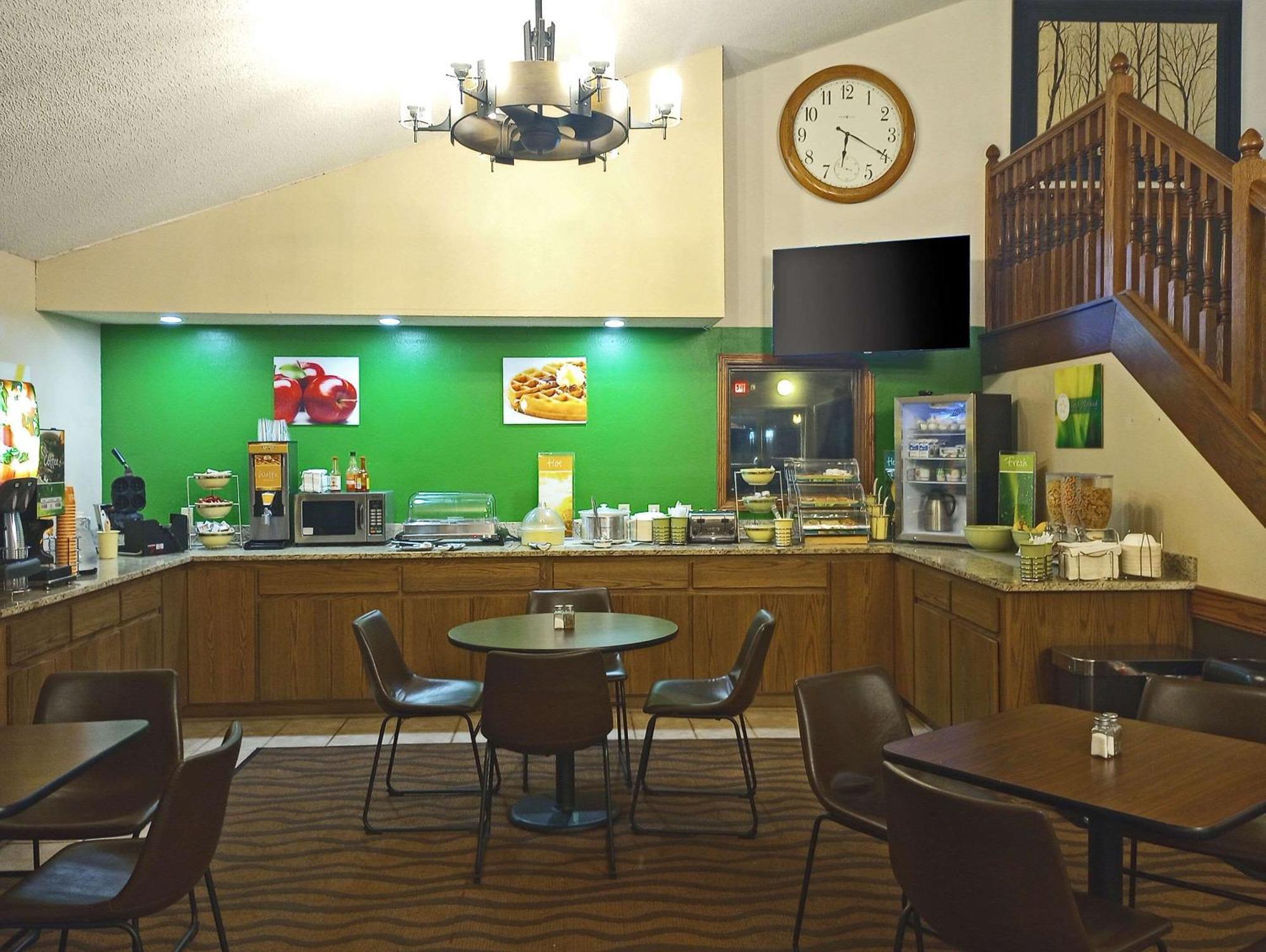 Quality Inn Atchison Экстерьер фото